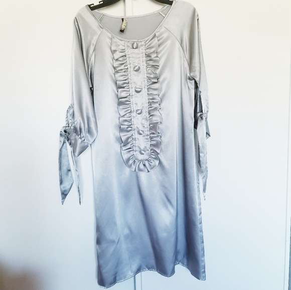 Vertigo Paris Dresses & Skirts - Vertigo Paris Silver ruffled front Shift Dress